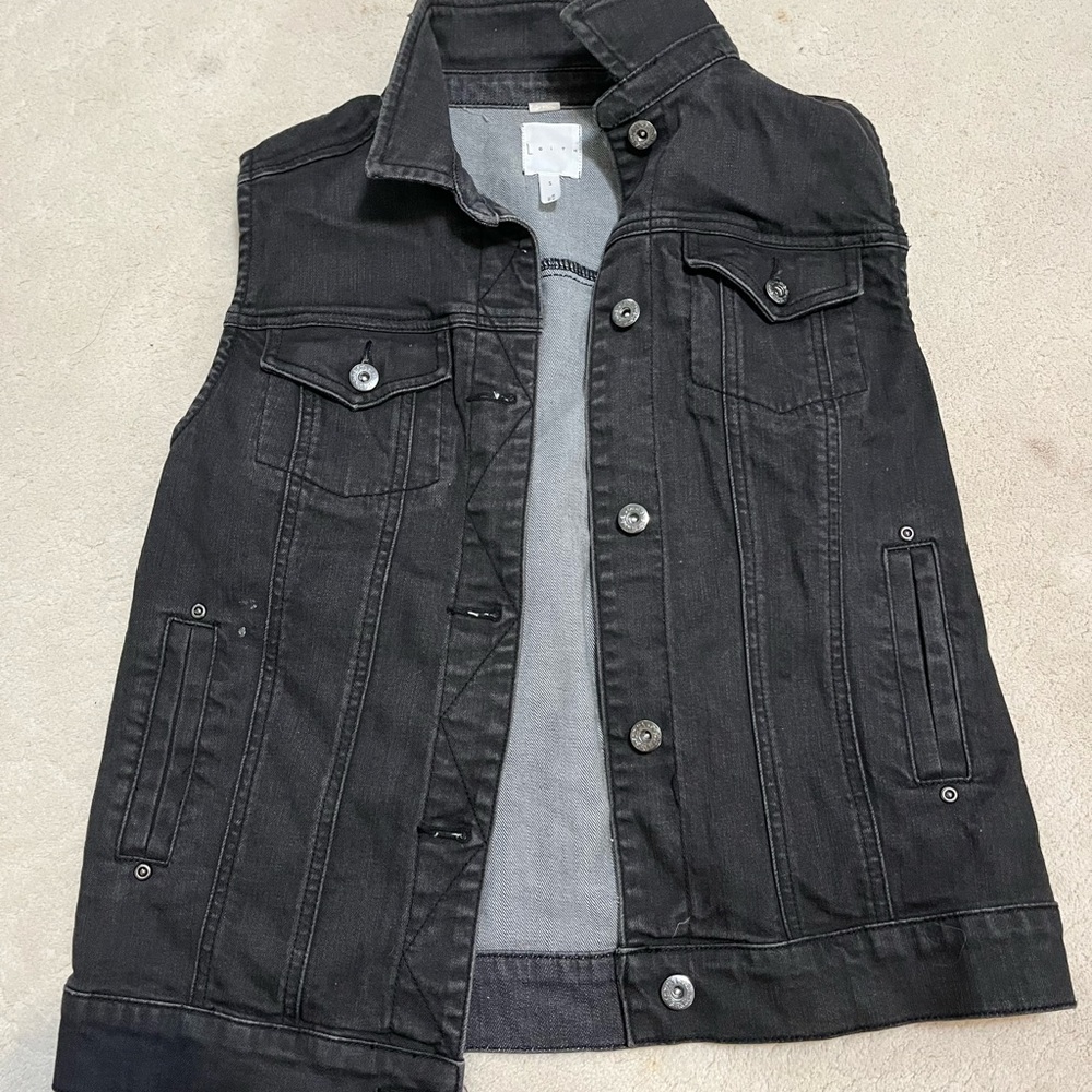 SLEEVELESS JEAN JACKET